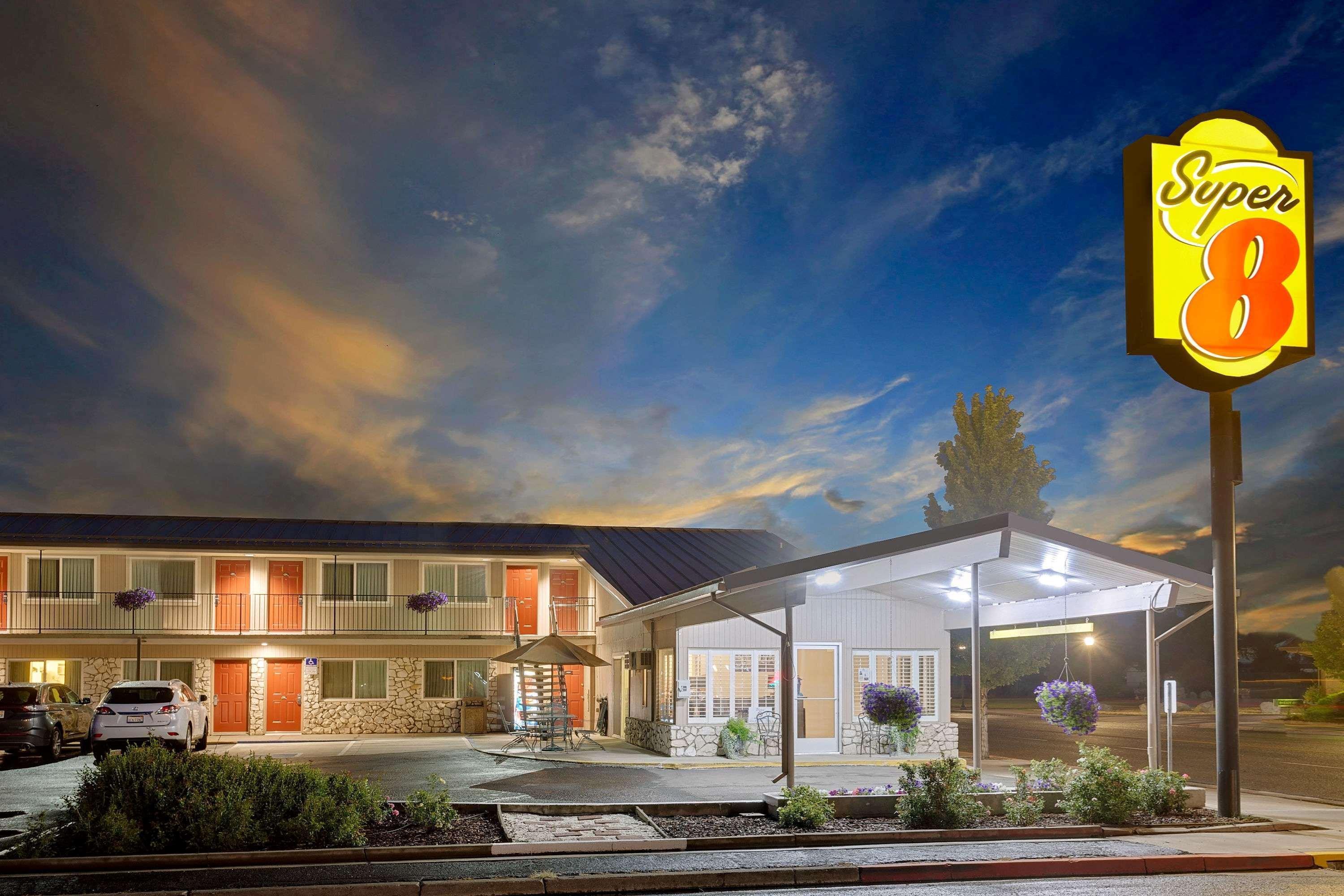 Hotel Super 8 By Wyndham Alturas Exterior foto